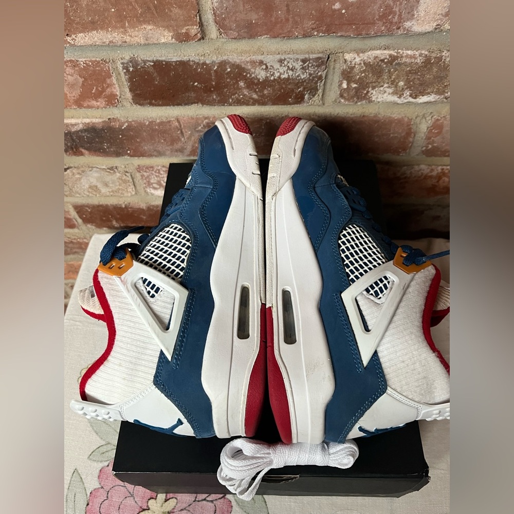 AIR JORDAN 4 RETRO (GS) size 7Y - Picture 4 of 11
